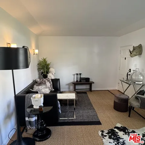 $2,950 | 8036 Norton Avenue, West Hollywood, CA 90046