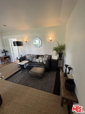 $2,950 | 8036 Norton Avenue, West Hollywood, CA 90046