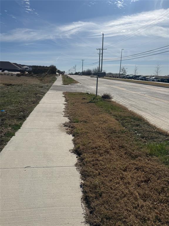 280 North Mitchell Road Mansfield, TX 76063 - Photo 6 of 9 Driveway going into property!
