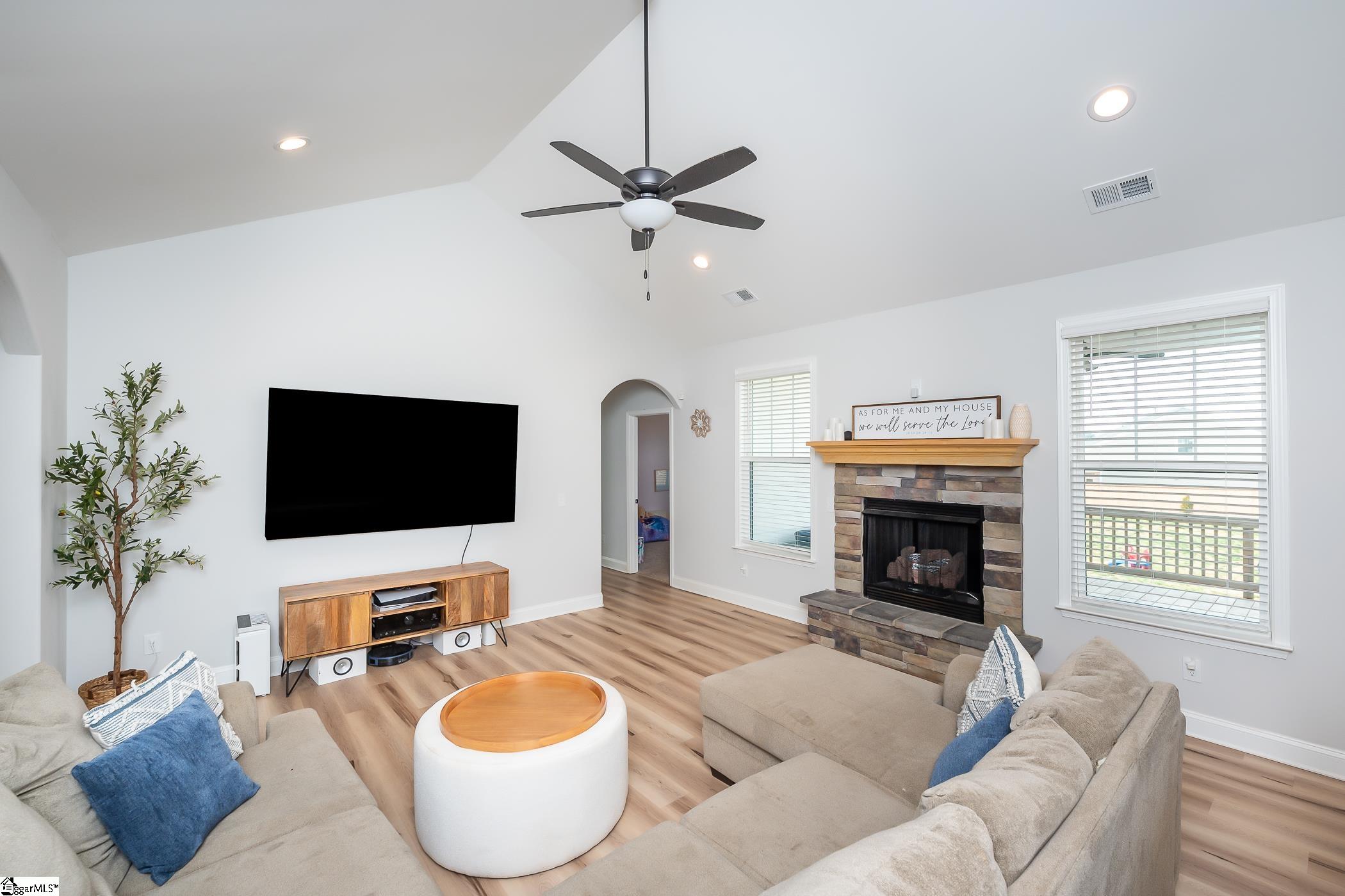 1017 Linden Ridge Road Greer, SC 29651 - Photo 4 of 43 Gallery Image 4