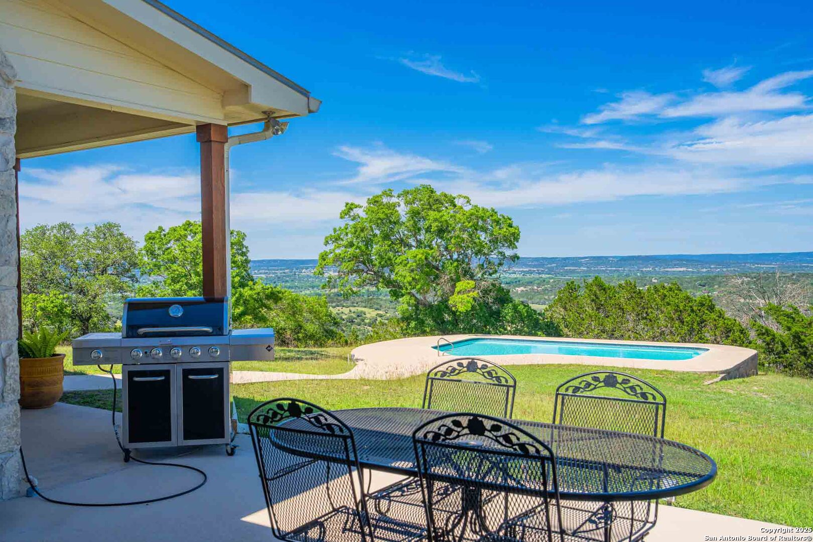 211 Mill Dam Road Comfort, TX 78013 - Photo 39 of 61 a view of a chairs and table in the patio