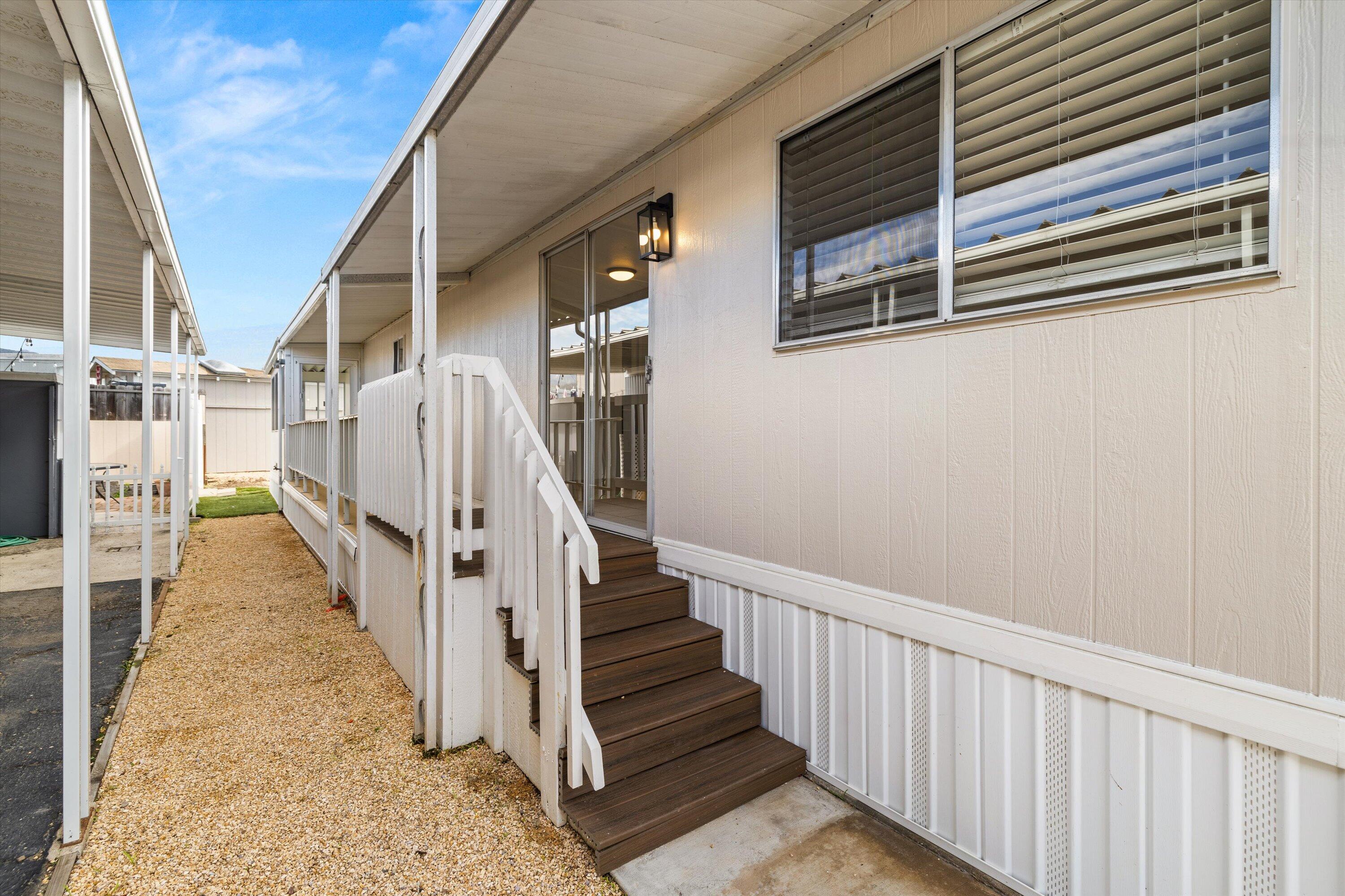 5700 Via Real, Unit 103 Carpinteria, CA 93013 - Photo 20 of 24 20-Laundry ex deck