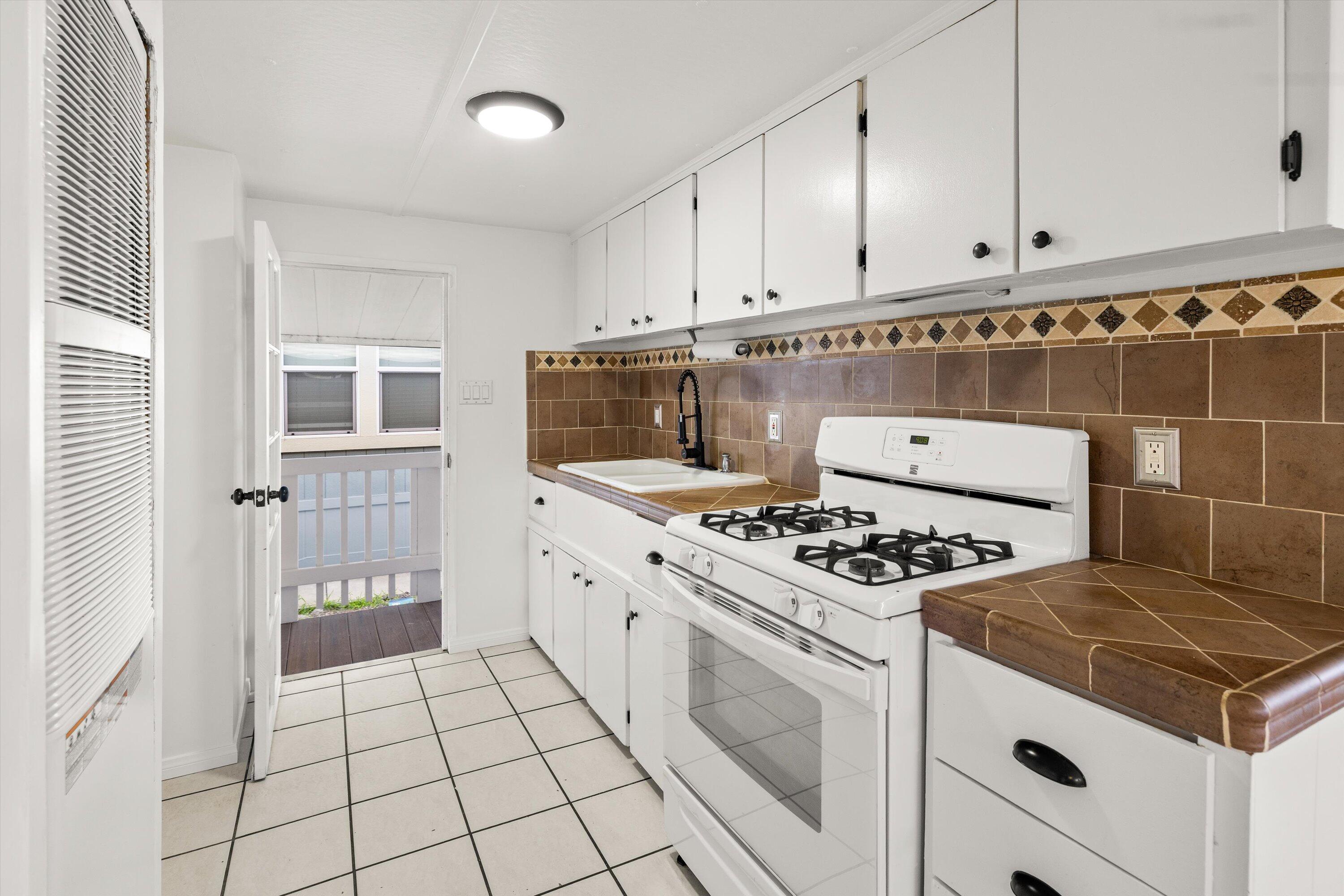 5700 Via Real, Unit 103 Carpinteria, CA 93013 - Photo 5 of 24 05-kitchen