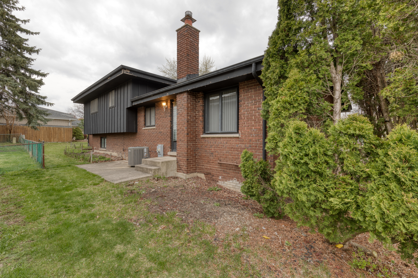 585 North Green Ridge Street Addison, IL 60101 - Photo 29 of 30