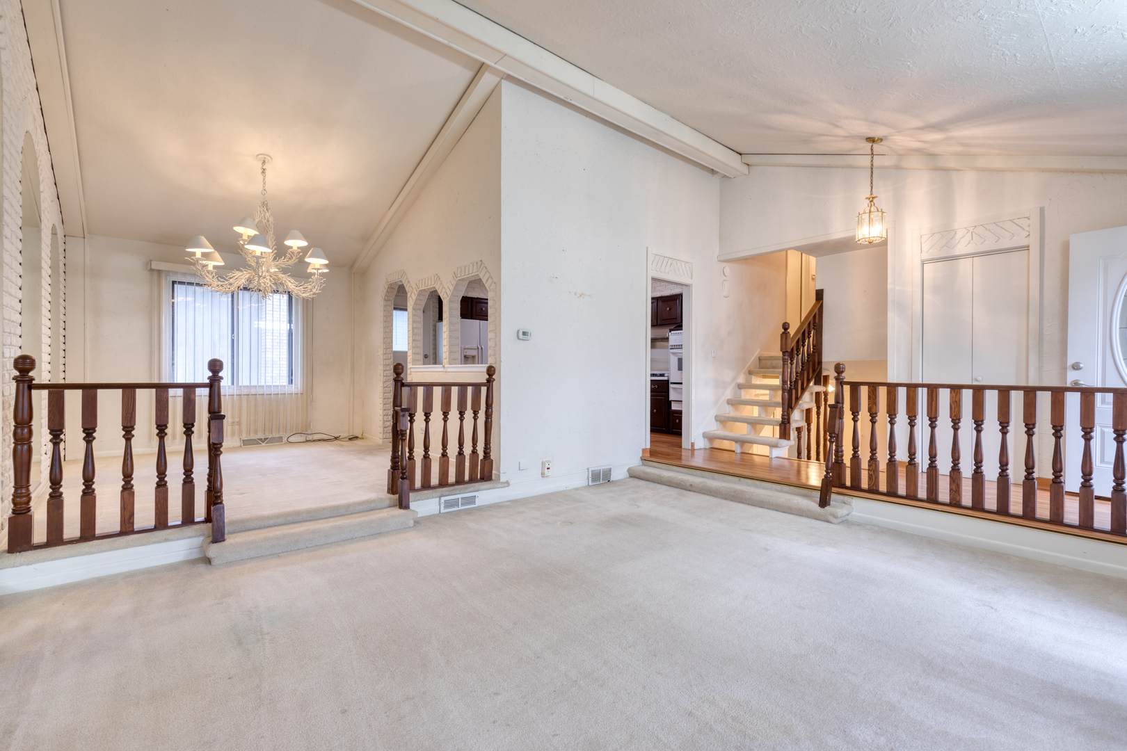 585 North Green Ridge Street Addison, IL 60101 - Photo 4 of 30
