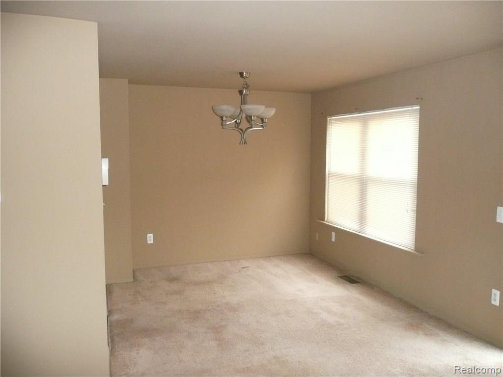 21582 Hidden Rivers Drive South, Unit 9 Southfield, MI 48033 - Photo 5 of 11