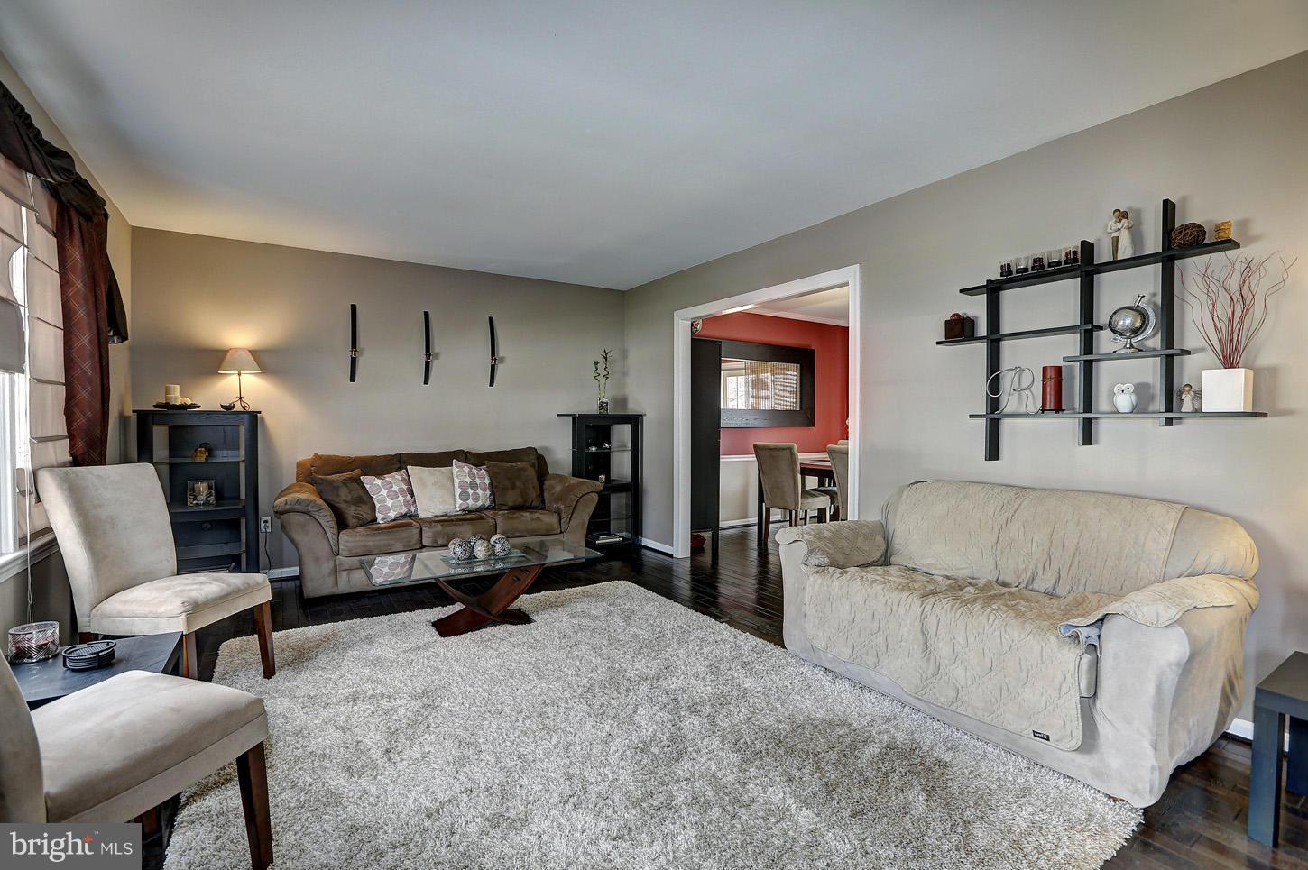 8017 West Point Drive Springfield, VA 22153 - Photo 2 of 26 Living Room