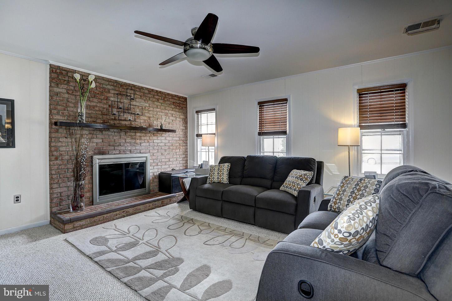 8017 West Point Drive Springfield, VA 22153 - Photo 12 of 26 Family Room
