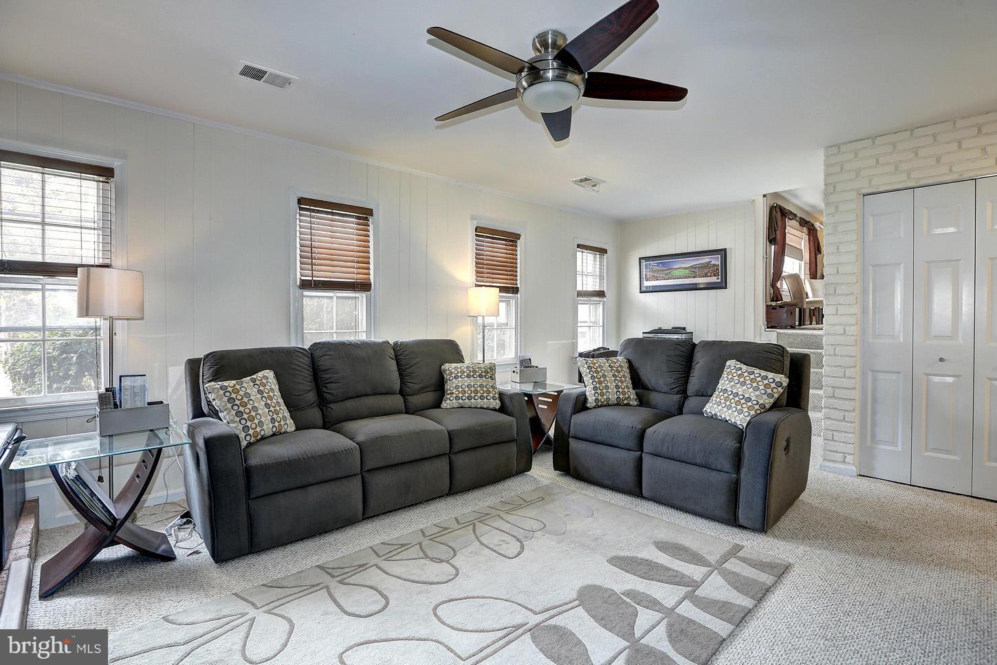8017 West Point Drive Springfield, VA 22153 - Photo 13 of 26 Family Room