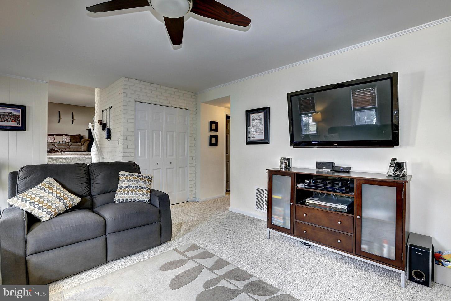 8017 West Point Drive Springfield, VA 22153 - Photo 16 of 26 Family Room