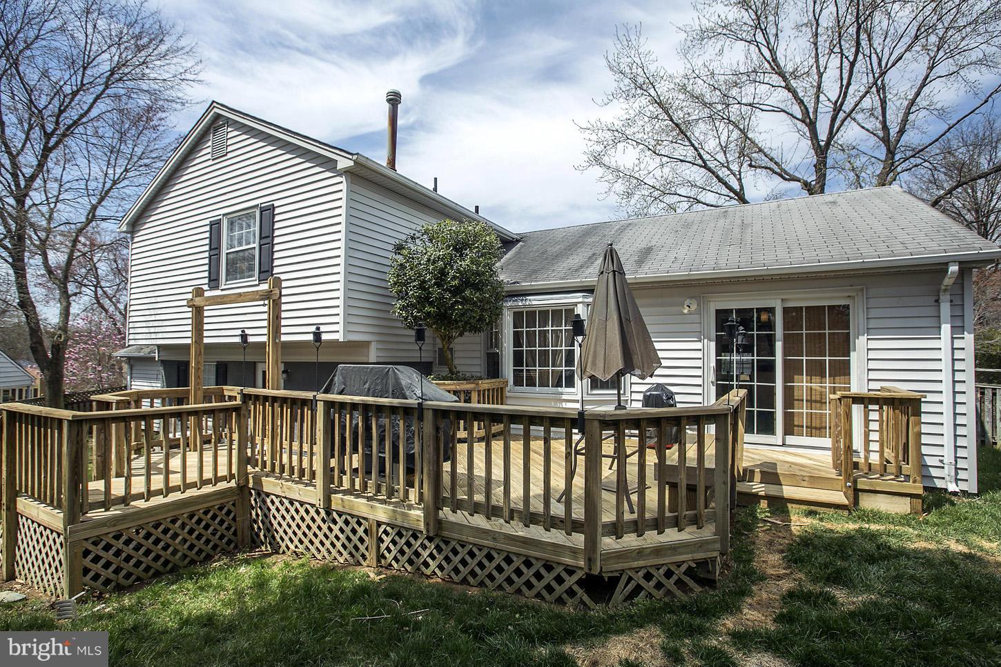 8017 West Point Drive Springfield, VA 22153 - Photo 25 of 26 Exterior (Rear)