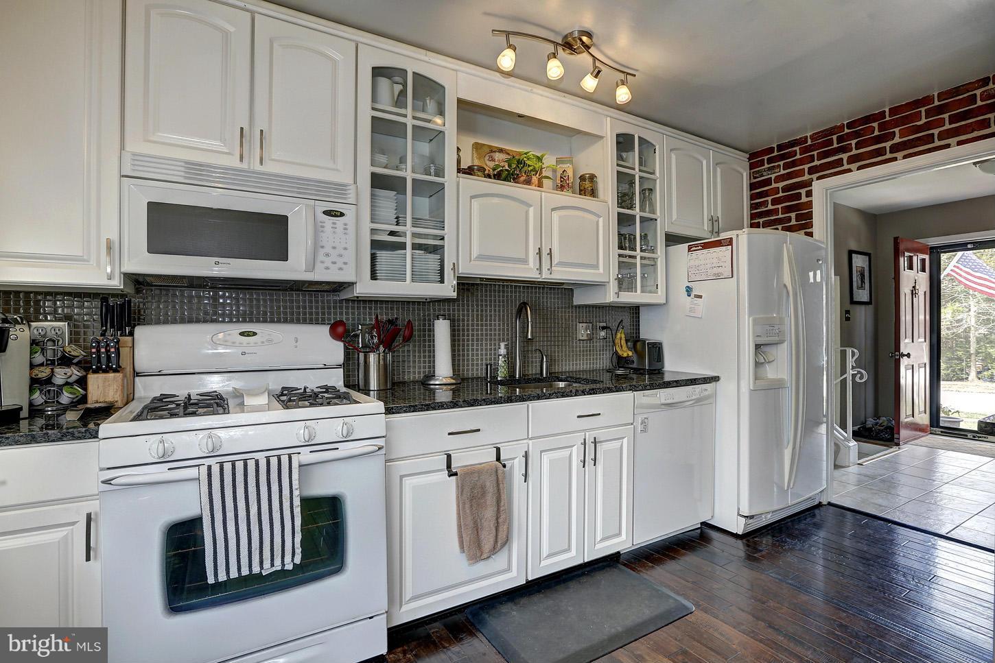 8017 West Point Drive Springfield, VA 22153 - Photo 10 of 26 Kitchen