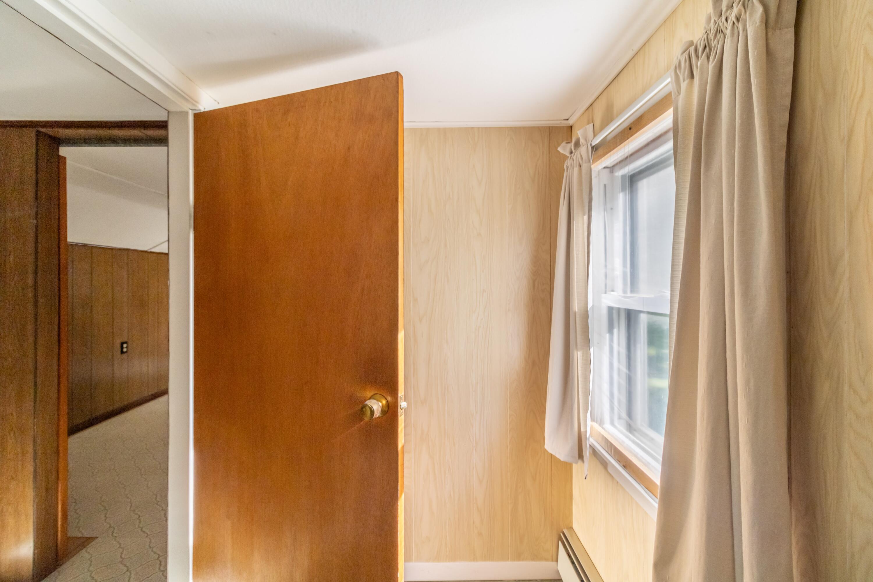 33 Black Road South Searsport, ME 04974 - Photo 35 of 63 33 Black Road South Interiors-28