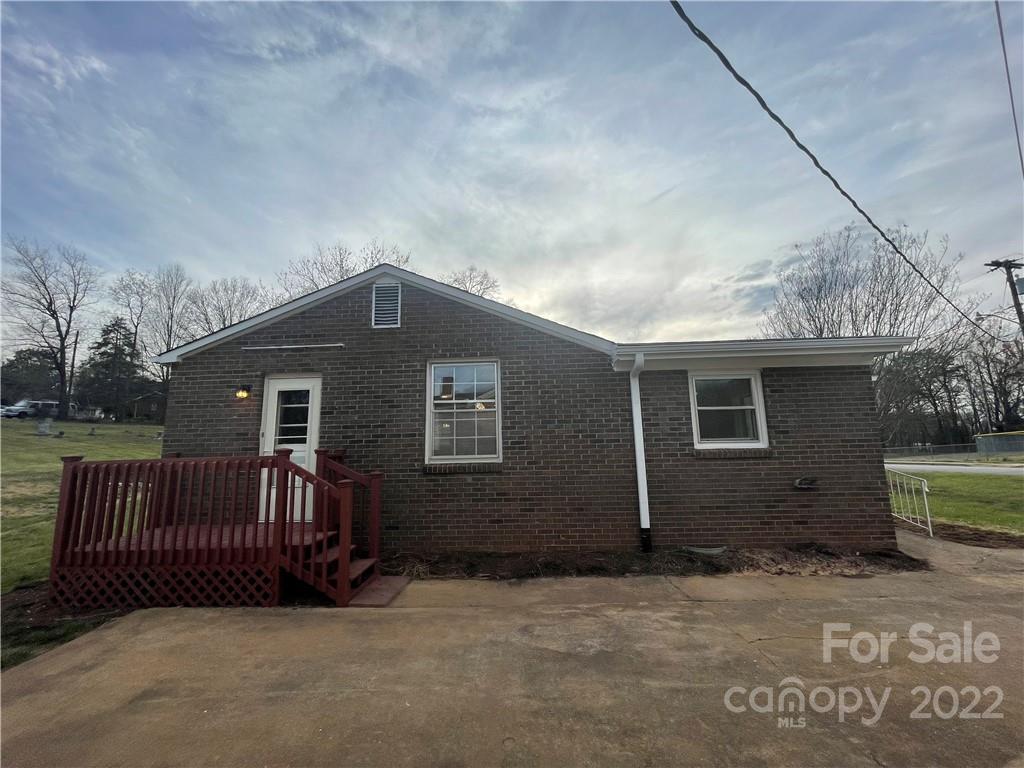 527 2nd Street Southwest Conover, NC 28613 - Photo 2 of 16 Gallery Image 2