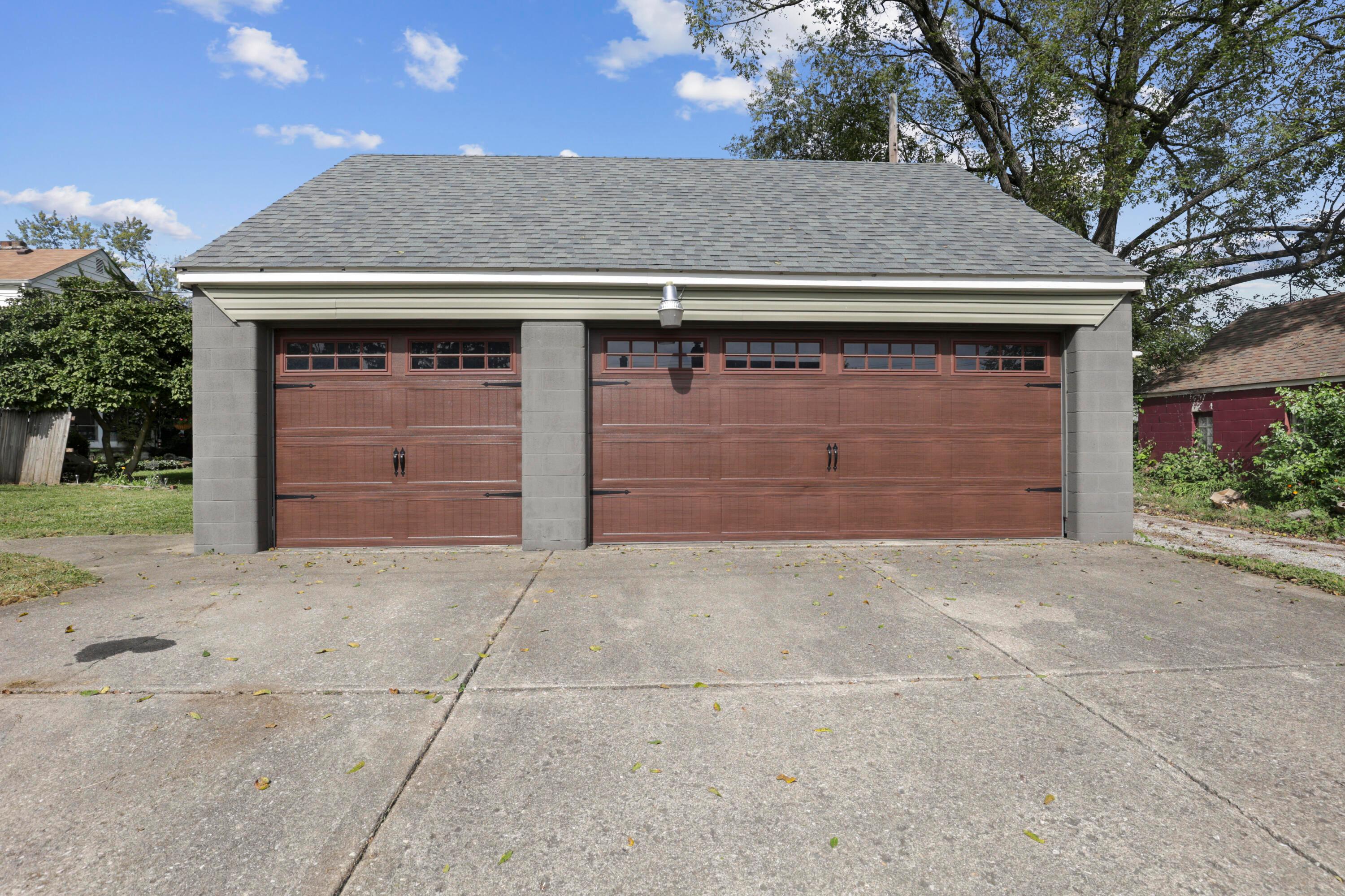 3076 Parkside Road Columbus, OH 43204 - Photo 38 of 45 3 Car Garage