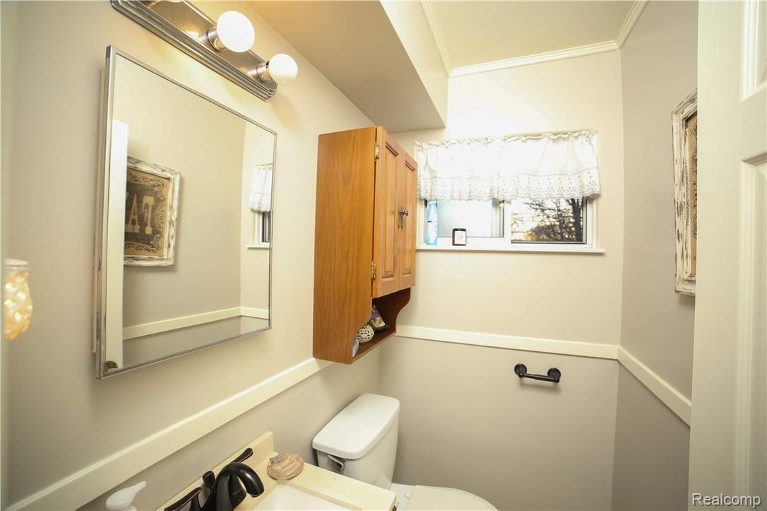 29321 Ridgefield Avenue Warren, MI 48088 - Photo 10 of 17 Half Bath