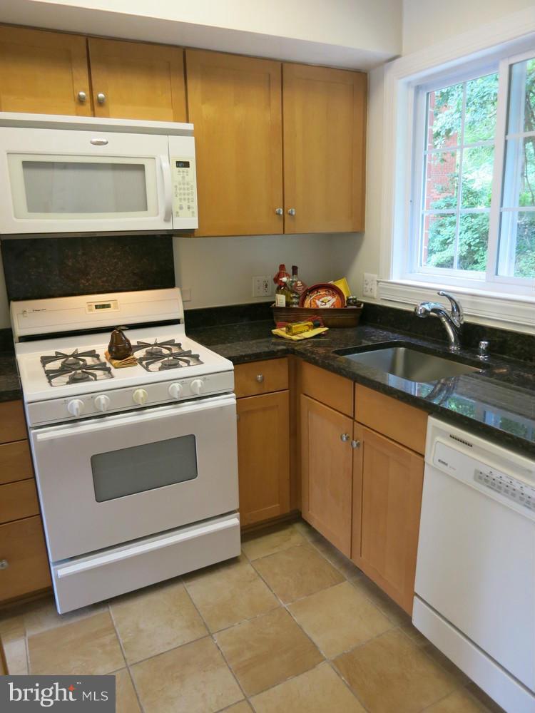 1619 Preston Road Alexandria, VA 22302 - Photo 2 of 13 a kitchen with a stove and a sink