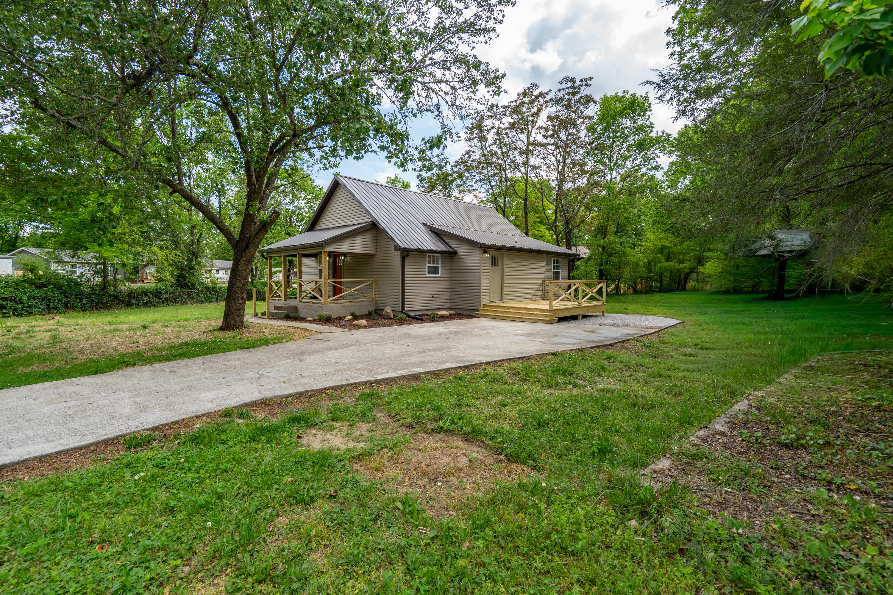 202 Layne Road Soddy Daisy, TN 37379 - Photo 2 of 25 202 Layne - Front 4