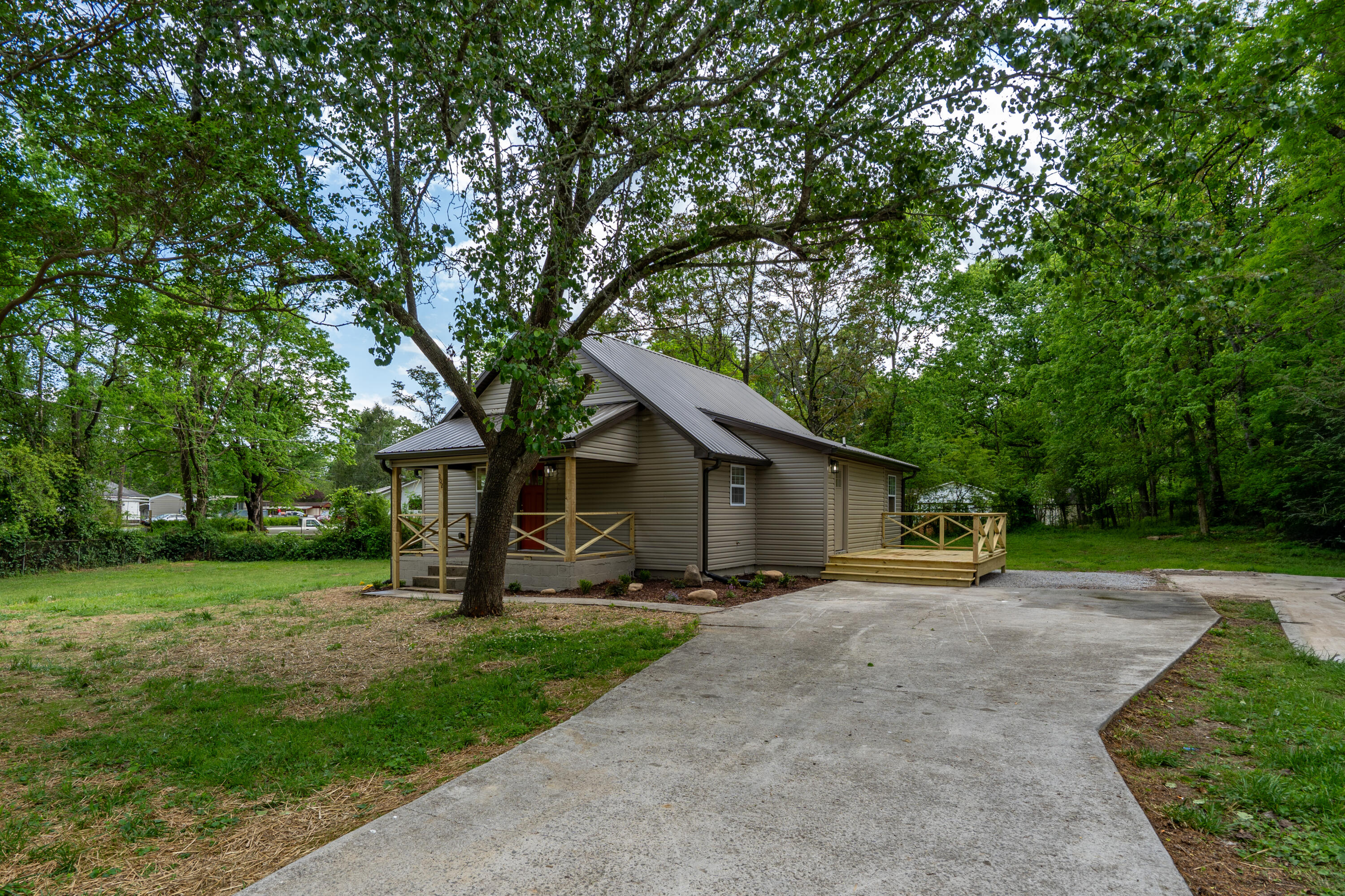 202 Layne Road Soddy Daisy, TN 37379 - Photo 4 of 25 202 Layne - Front 3