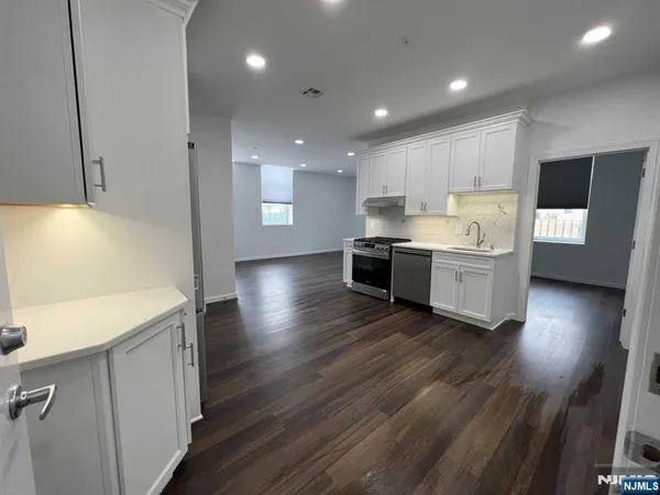 $2,200 | 38 Garfield Avenue, Unit 1A, Garfield, NJ 07026