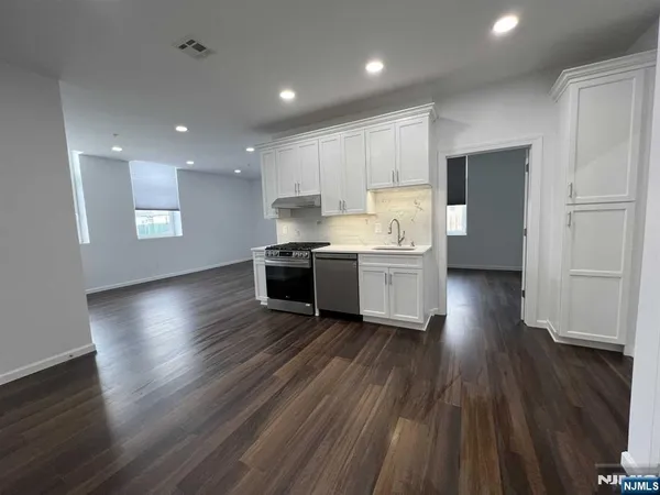 $2,200 | 38 Garfield Avenue, Unit 1A, Garfield, NJ 07026