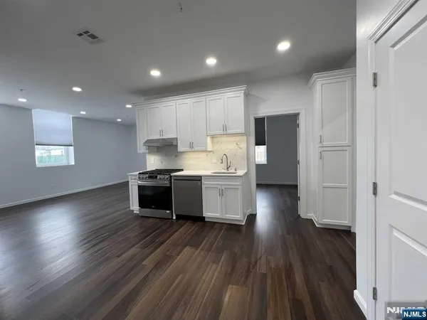 $2,200 | 38 Garfield Avenue, Unit 1A, Garfield, NJ 07026