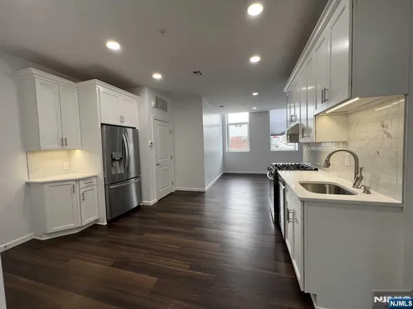 $2,200 | 38 Garfield Avenue, Unit 1A, Garfield, NJ 07026