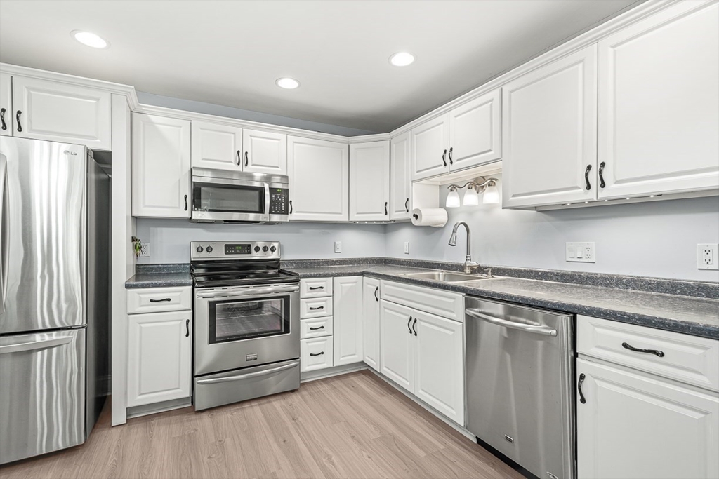 135 Beach Road, Unit B306 Salisbury, MA 01952 - Photo 3 of 32 Gallery Image 3