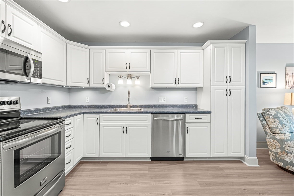 135 Beach Road, Unit B306 Salisbury, MA 01952 - Photo 4 of 32 Gallery Image 4
