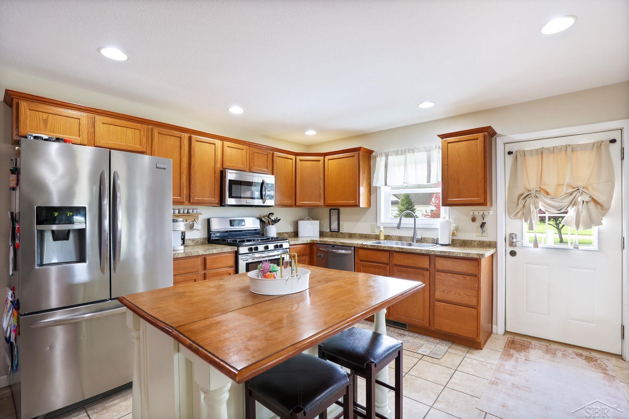 2850 North Thomas Road Saginaw, MI 48609 - Photo 12 of 41 50174695-2b0c666e-7dff-4d4e-ab60-5cba3331eeb2.JPG