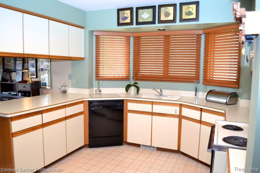 391 Drexelgate Parkway Rochester, MI 48307 - Photo 9 of 23 DSC_2972.jpg