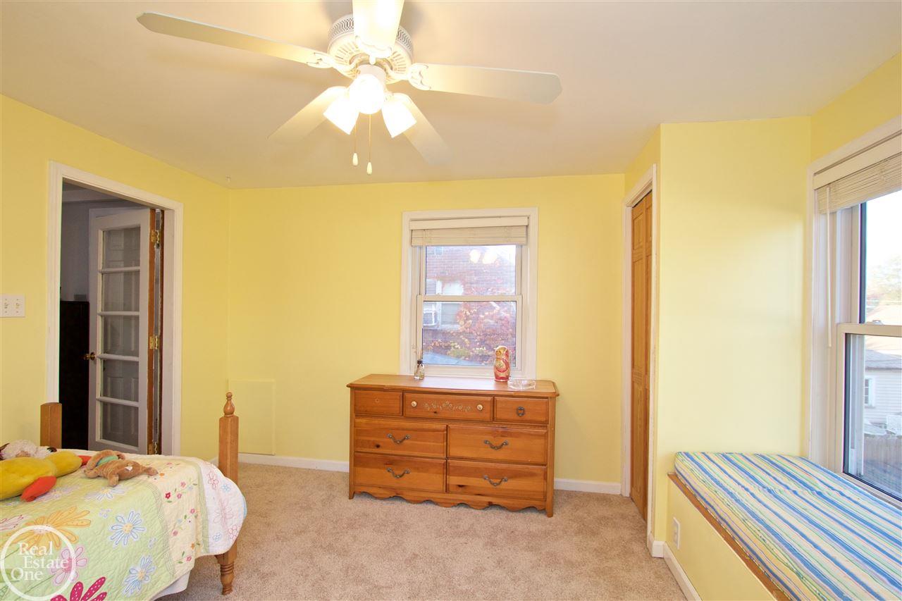 1760 Hampton Road Grosse Pointe, MI 48236 - Photo 43 of 51 31334768-42.JPG