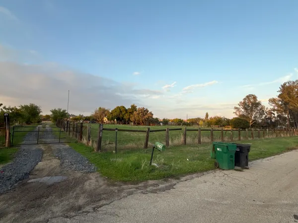 $325,000 | 12740 East Robinson Avenue, Sanger, CA 93657