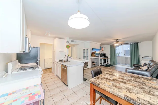 $399,000 | 421 South Lafayette Park Place, Unit 427, Los Angeles, CA 90057