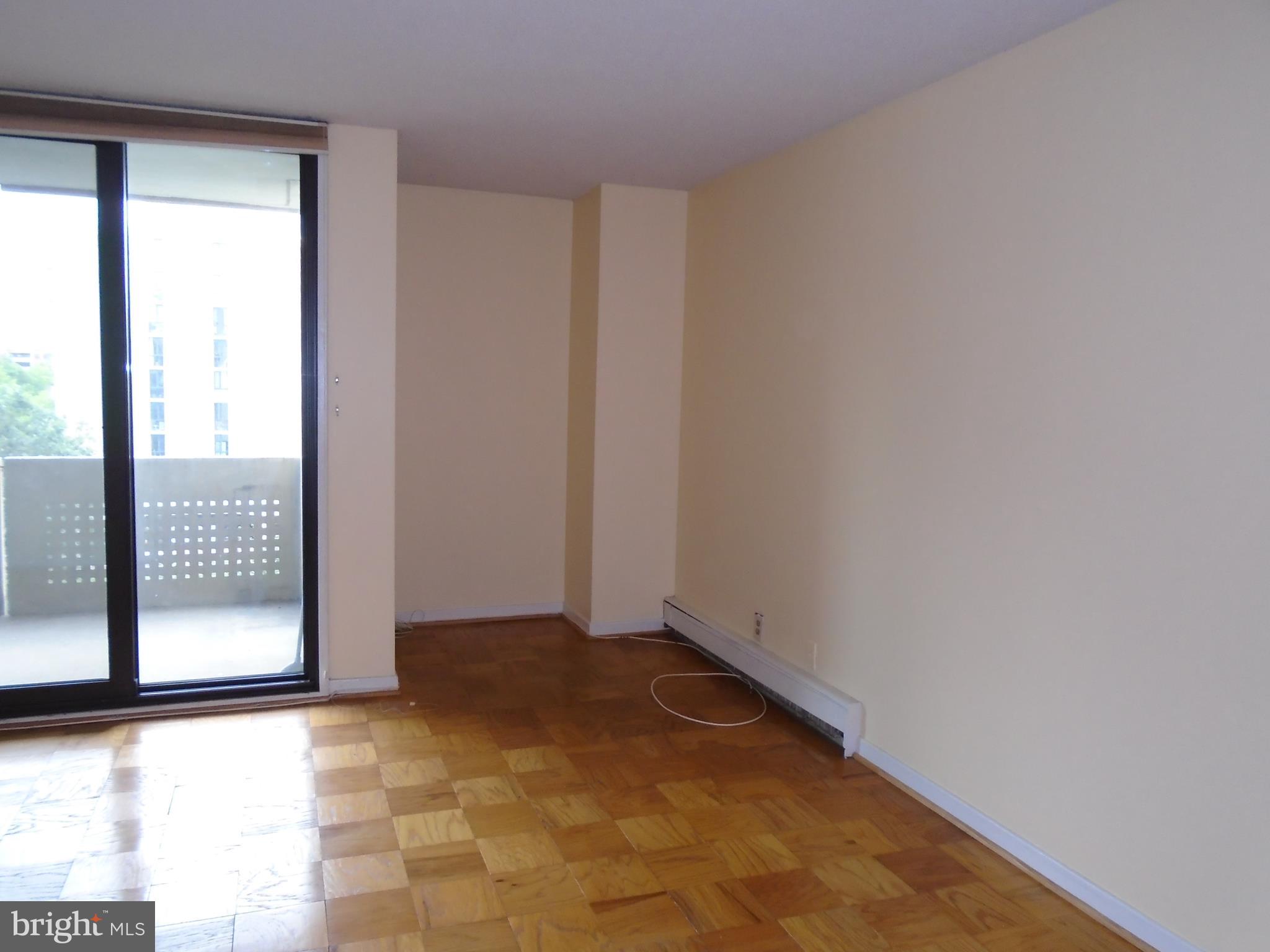1250 4th Street Southwest, Unit W403 Washington, DC 20024 - Photo 13 of 41 a view of an empty room and window
