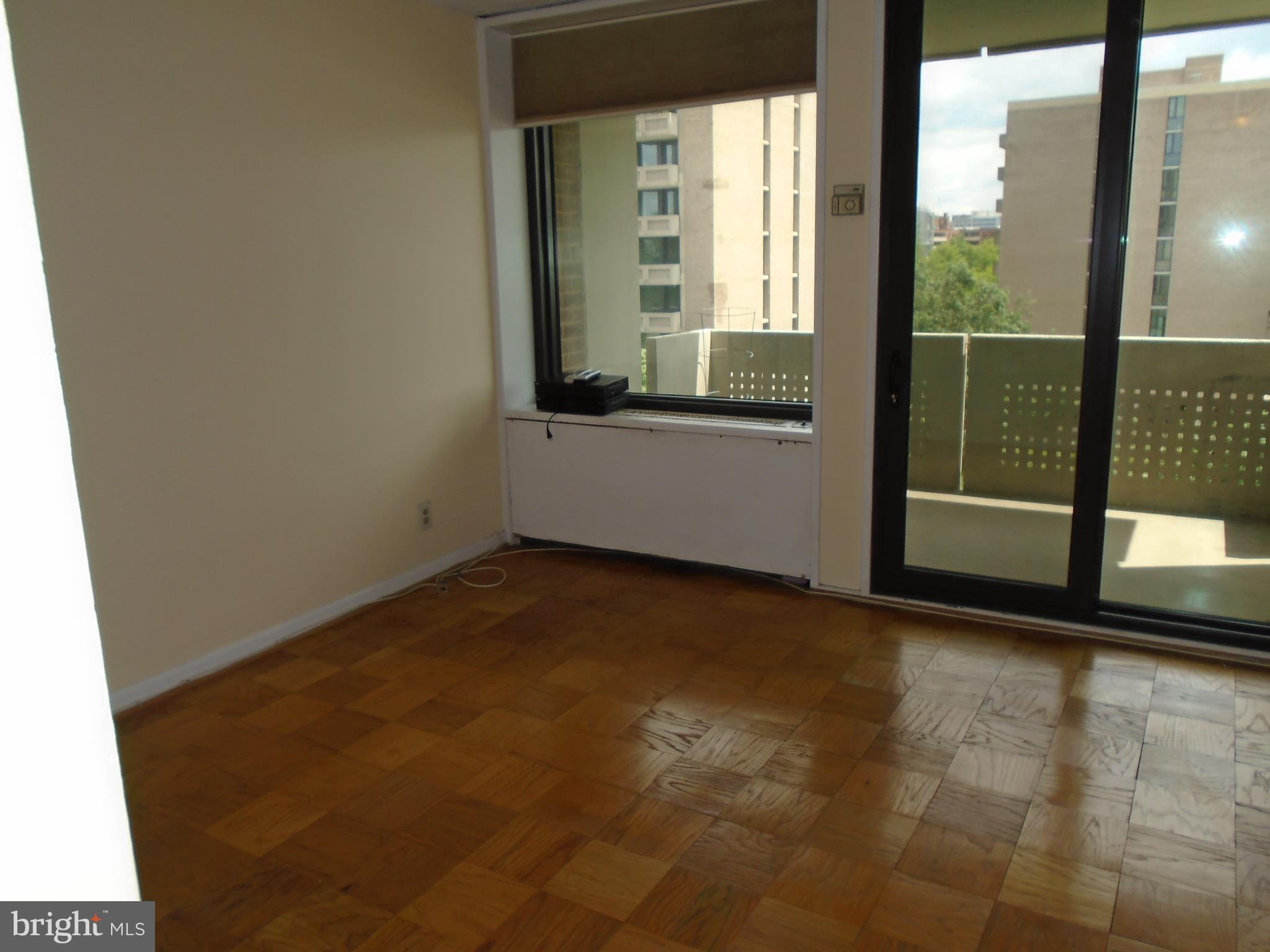 1250 4th Street Southwest, Unit W403 Washington, DC 20024 - Photo 16 of 41 a view of an empty room with a window