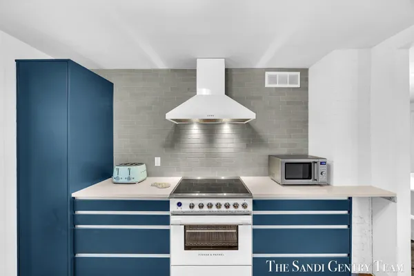 $389,900 | 17545 Reenders Street, Spring Lake, MI 49456