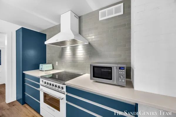 $389,900 | 17545 Reenders Street, Spring Lake, MI 49456