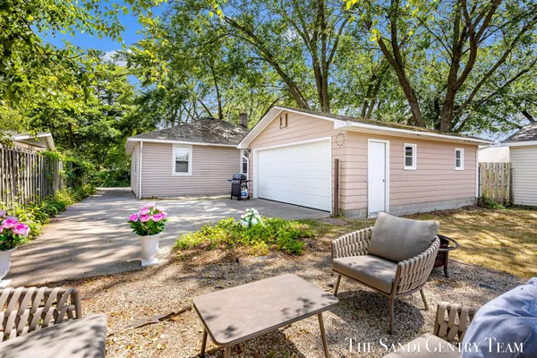 $389,900 | 17545 Reenders Street, Spring Lake, MI 49456