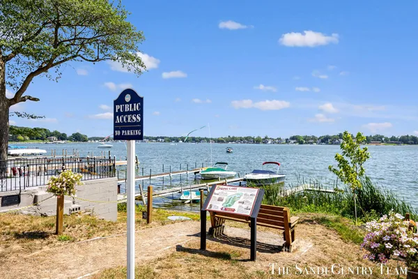 $389,900 | 17545 Reenders Street, Spring Lake, MI 49456