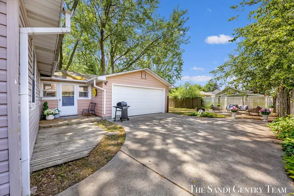 $389,900 | 17545 Reenders Street, Spring Lake, MI 49456