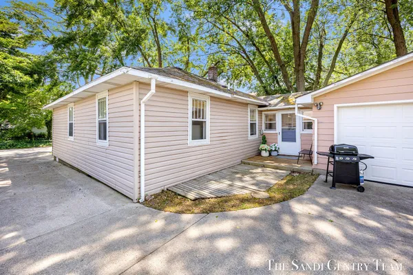 $389,900 | 17545 Reenders Street, Spring Lake, MI 49456
