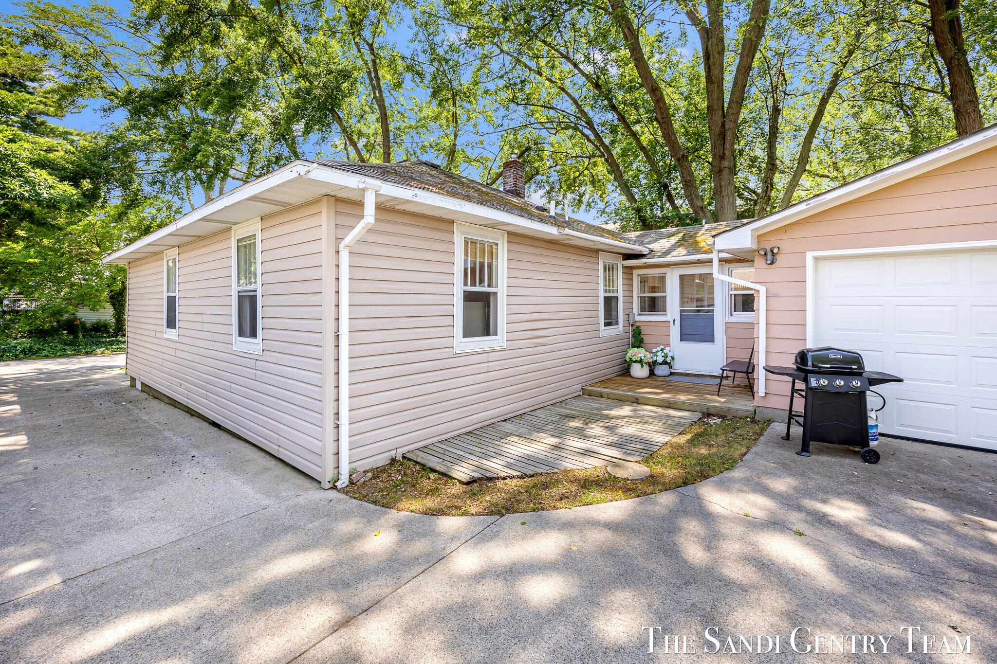 17545 Reenders Street Spring Lake, MI 49456 - Photo 33 of 40 41-O91A9345