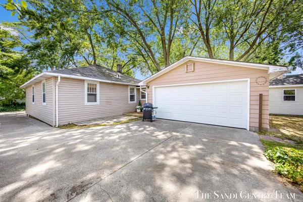 $389,900 | 17545 Reenders Street, Spring Lake, MI 49456