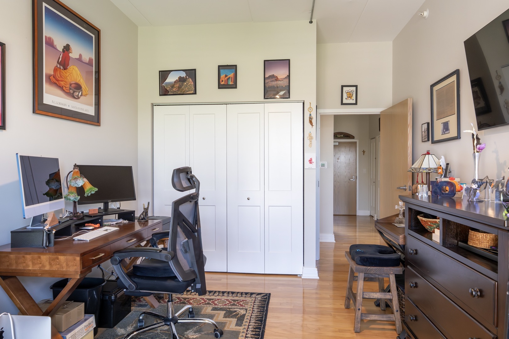 1 South Highland Avenue, Unit 400 Arlington Heights, IL 60005 - Photo 13 of 24 a view of a workspace with furniture and a flat screen tv