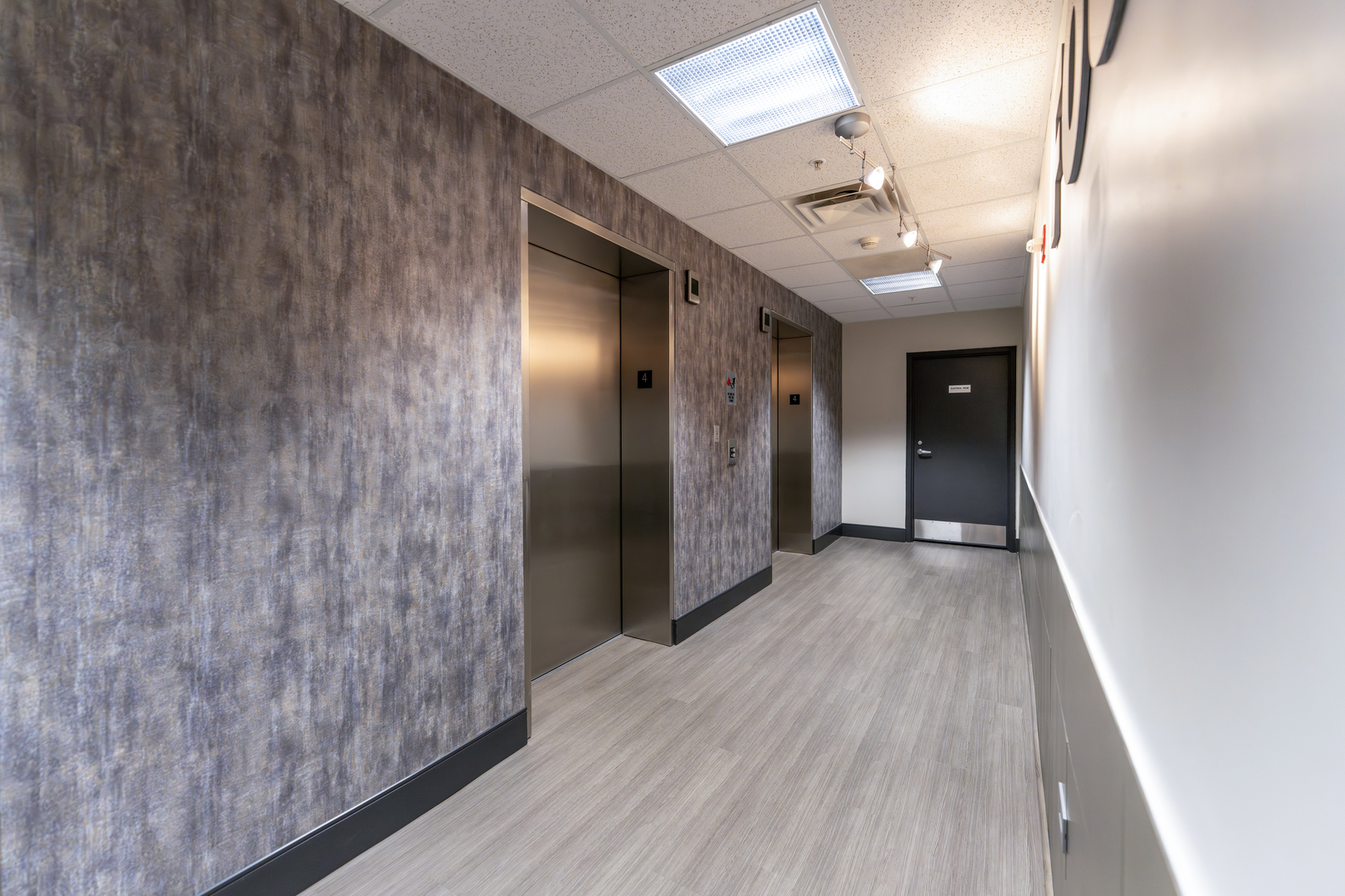 1 South Highland Avenue, Unit 400 Arlington Heights, IL 60005 - Photo 20 of 24 a view of hallway with wooden floor