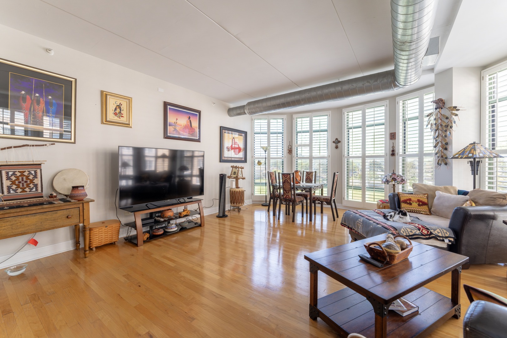 1 South Highland Avenue, Unit 400 Arlington Heights, IL 60005 - Photo 3 of 24 a living room with furniture and a flat screen tv