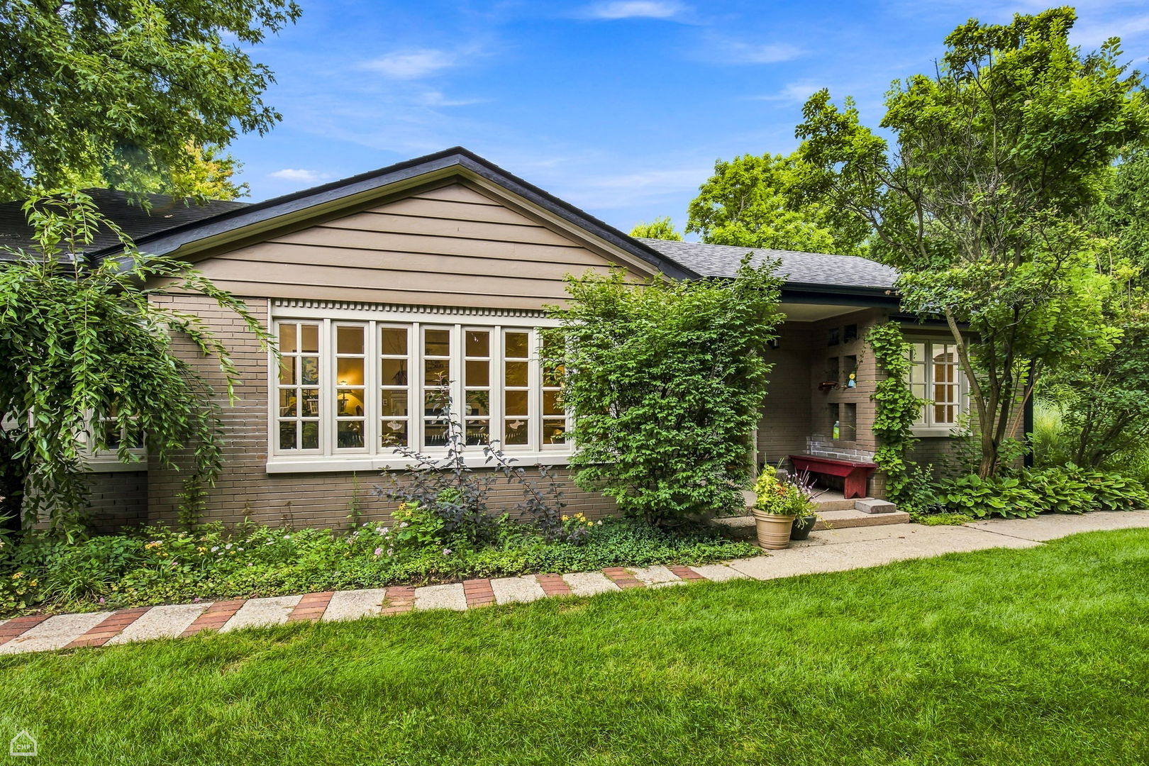 901 Cherokee Road Wilmette, IL 60091 - Photo 2 of 31 Gallery Image 2