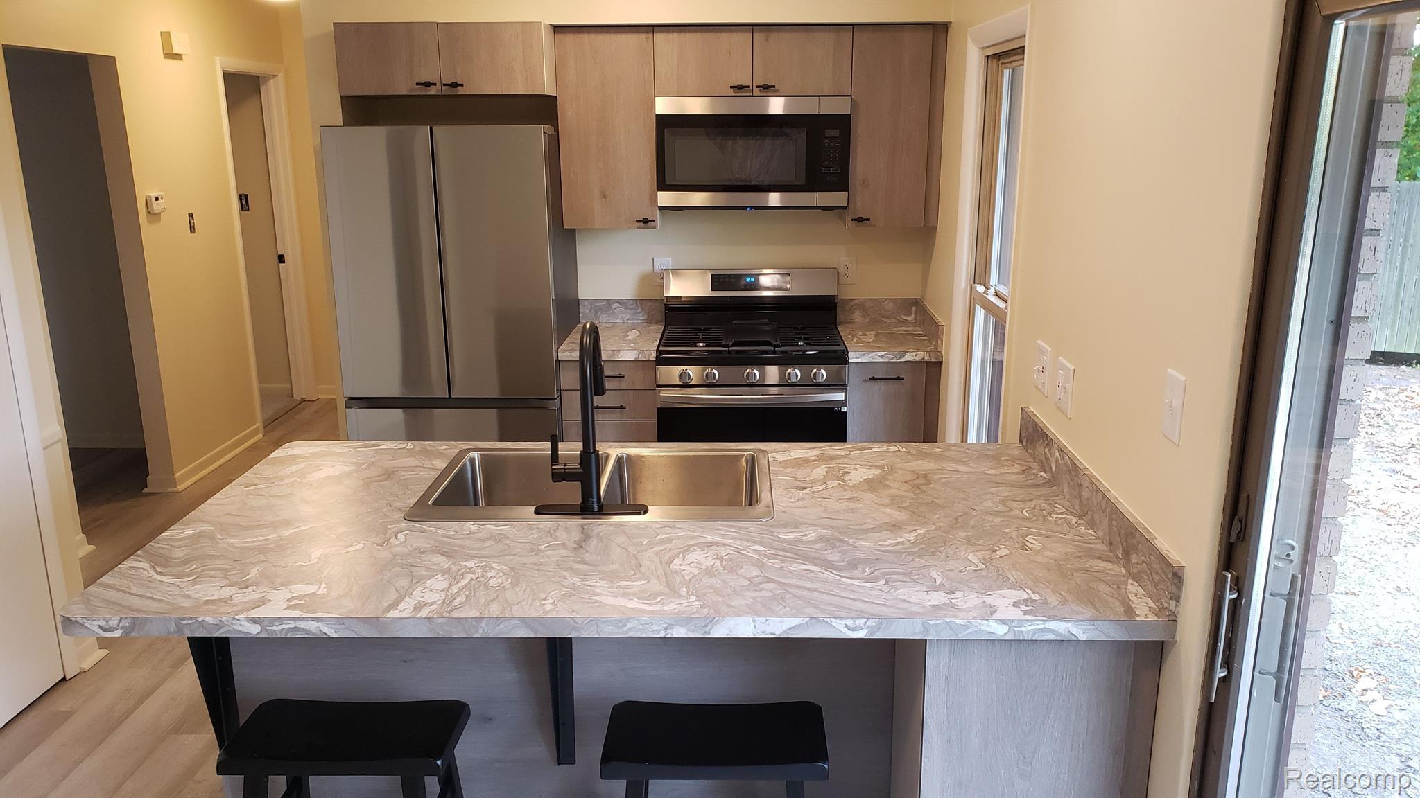 24595 Berg Road Southfield, MI 48033 - Photo 4 of 23 Gallery Image 4
