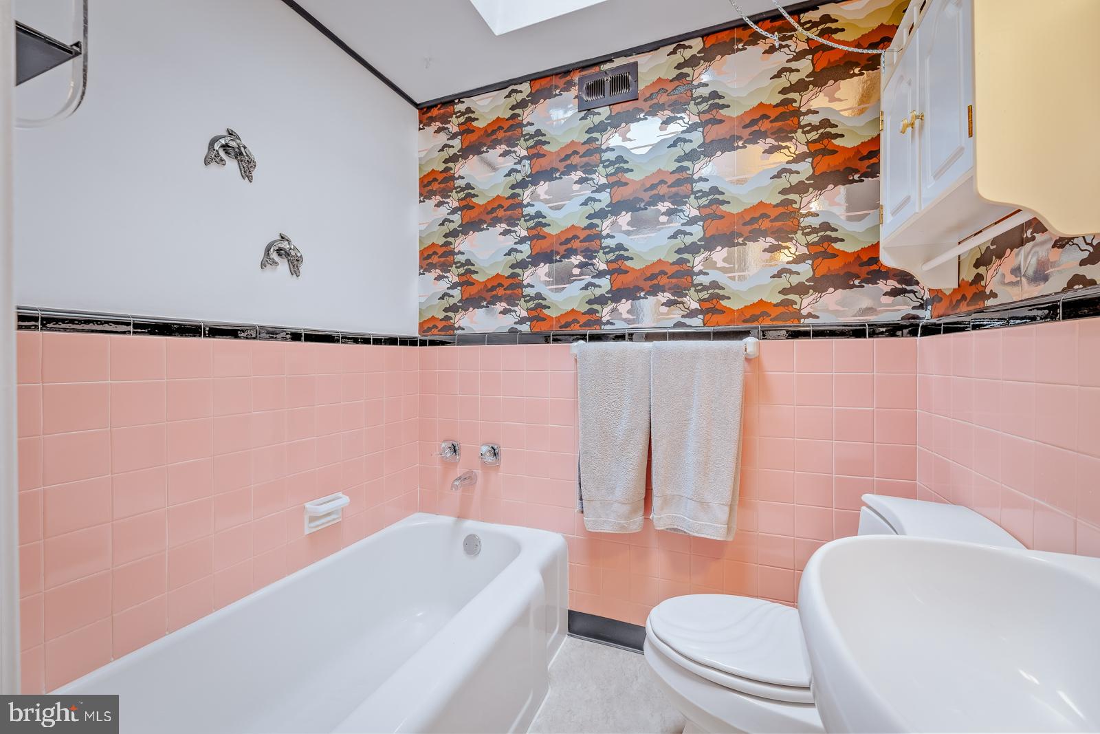 2818 Sandyford Avenue Philadelphia, PA 19152 - Photo 22 of 29 Bathroom